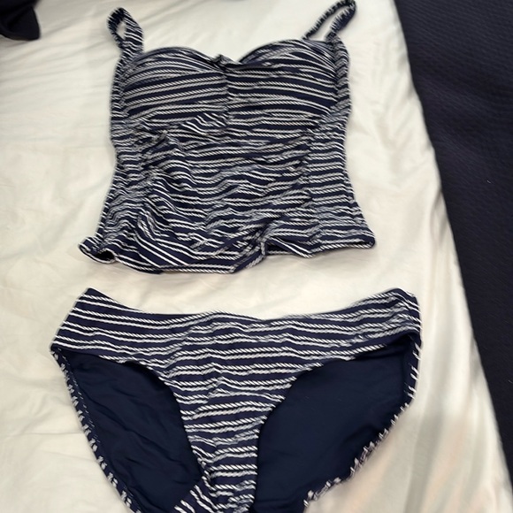 Tankini - Picture 1 of 3